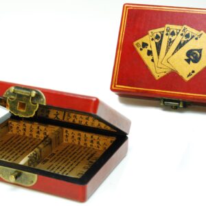 758120.jpg Kist China met 2 decks pokerkaarten